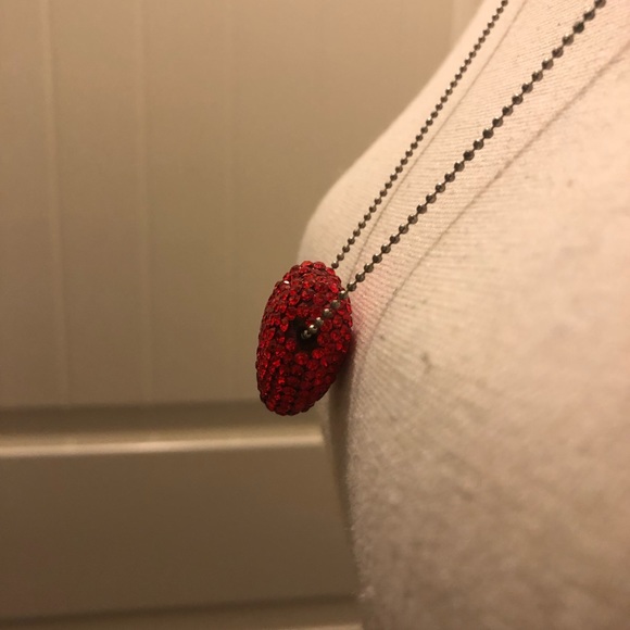 New sparkly heart necklace - Picture 4 of 4